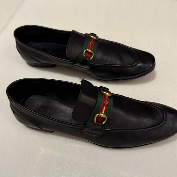 Gucci Black Leather Loafers with Red and Green Accents - Picture 2 of 5